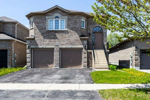 61 Mcintyre Dr, Barrie, ON, L4N5C5 | Card Image