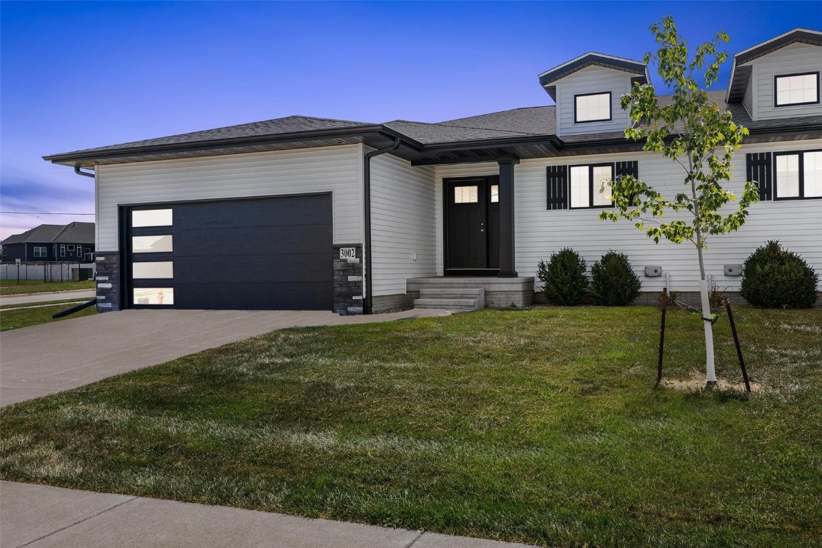 Sherwood Dr, Marion, IA 52302