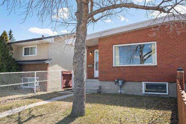 7121 37 Avenue Nw, Home with 5 bedrooms, 2 bathrooms and 2 parking in Calgary AB | Image 3