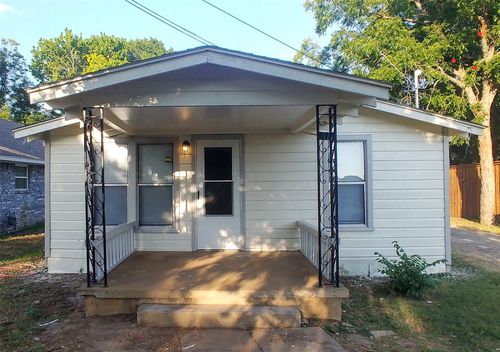 411 S Bradshaw St, Denton, TX, 76205-6209 | Card Image
