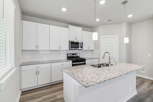 587 Avisa Dr, House other with 3 bedrooms, 3 bathrooms and 2 parking in Kemah TX | Image 11