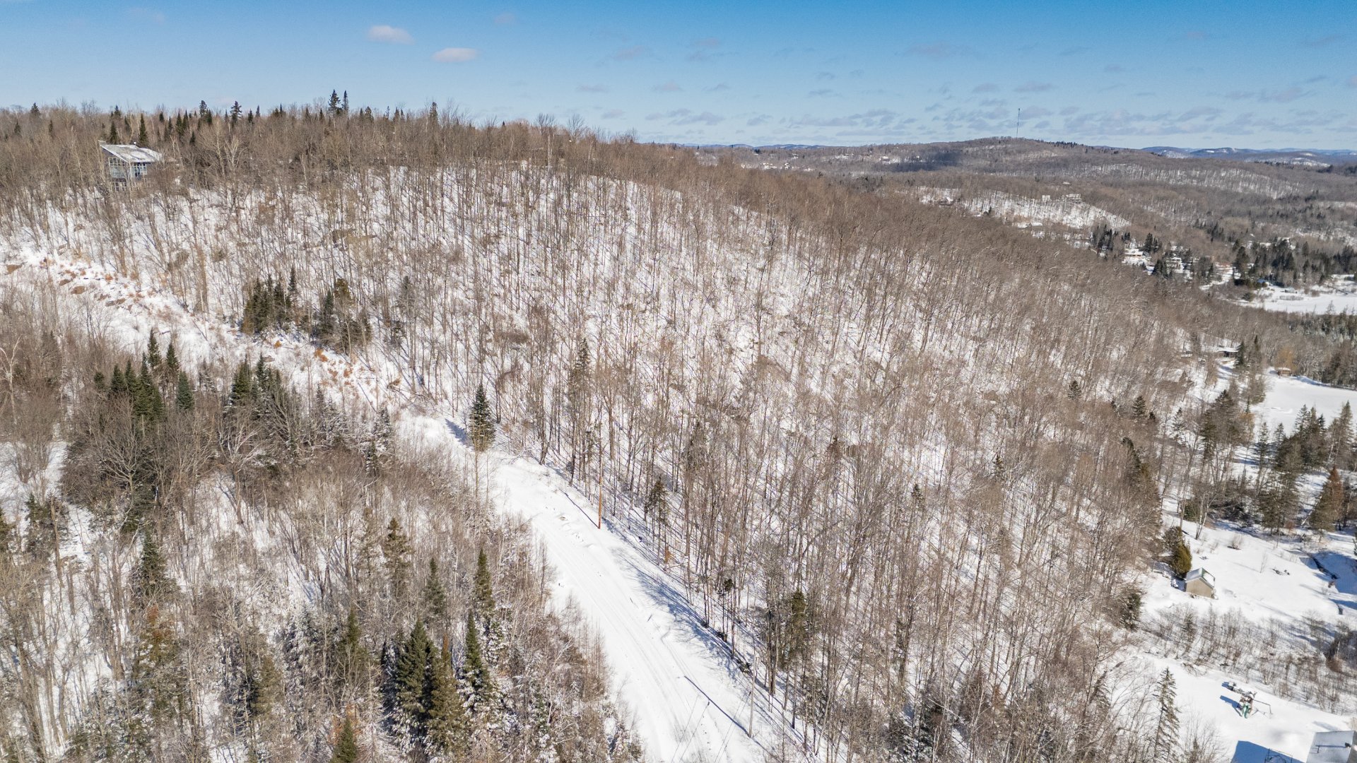Land in Saint-Sauveur