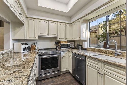 6216 N 30th Pl, Phoenix, AZ, 85016-2217 | Card Image