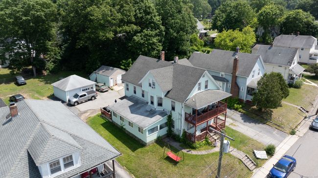 36 Carter St, Home with 8 bedrooms, 3 bathrooms and 3 parking in Killingly CT | Image 5
