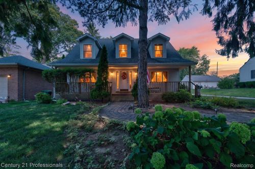 32120 Leona St, Garden City, MI, 48135-1206 | Card Image