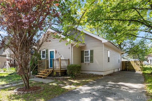 718 Condit St, Wood River, IL, 62095-1208 | Card Image