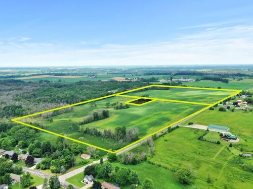 11530 San Road, Franklin, WI, 54247 | Card Image