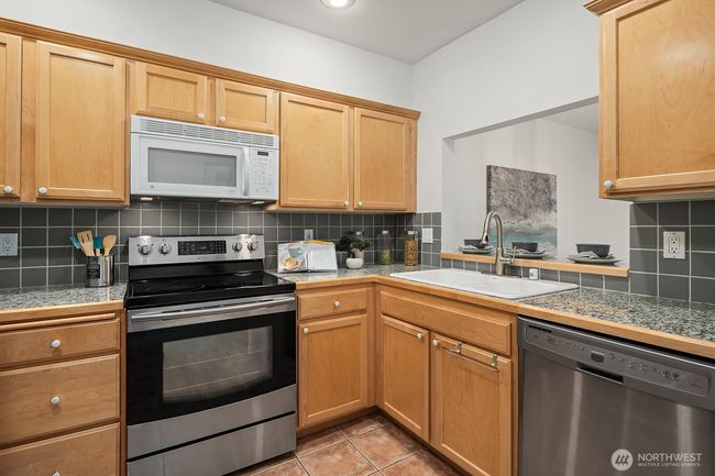 APT-106 - 12439 Ne Totem Lake Way, Condo with 1 bedrooms, 2 bathrooms and 2 parking in Kirkland WA | Image 12