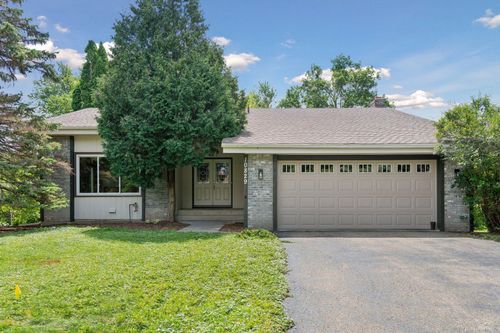 10829 Forestview Cir, Eden Prairie, MN, 55347-2022 | Card Image