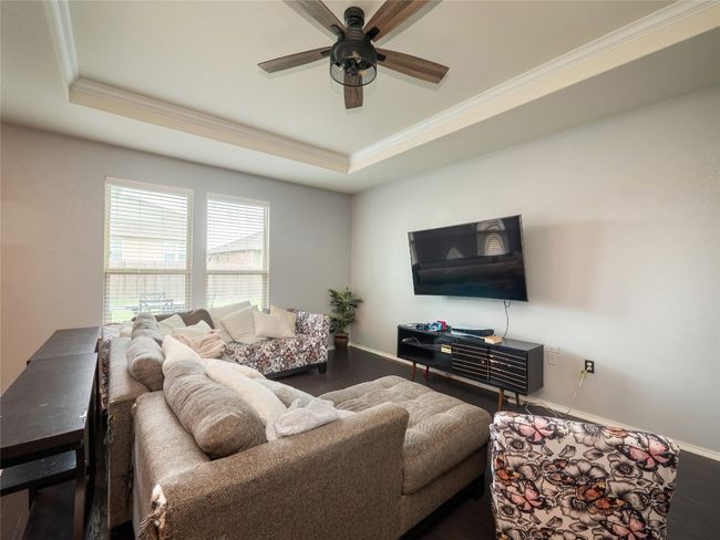 6900 Midlothian Dr, House other with 5 bedrooms, 4 bathrooms and 2 parking in Austin TX | Image 7