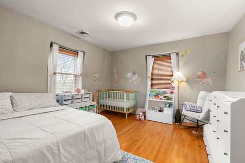 28-28 Franklin St, Watertown, MA, 02472-4022 | Card Image