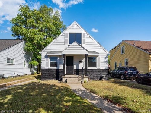 8770 Leroy St, Oak Park, MI, 48237-2305 | Card Image