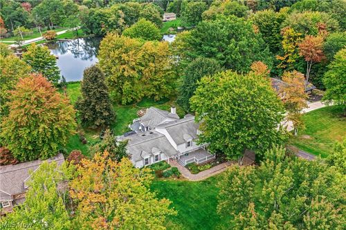 18050 Elliott Dr, Chagrin Falls, OH, 44023-5830 | Card Image