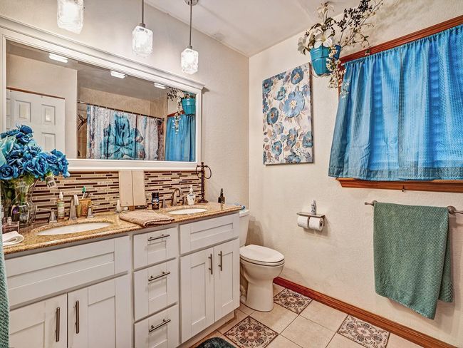 Bathroom 2 | Image 23