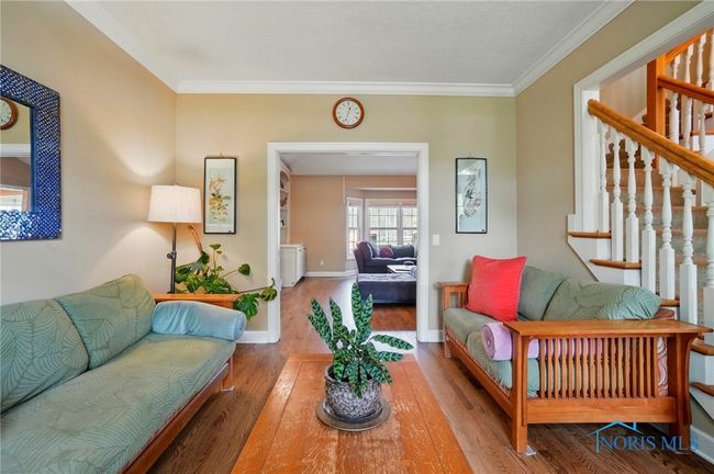 Newer oak floors | Image 12