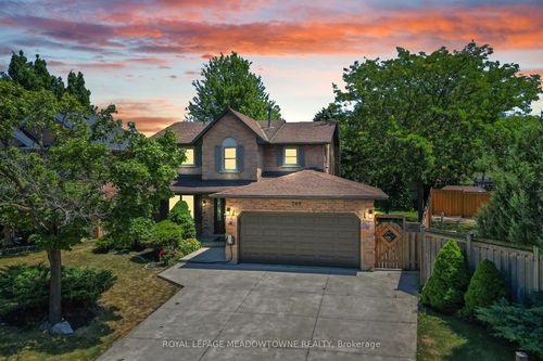 365 Celtic Dr, Stoney Creek, ON, L8E4N1 | Card Image