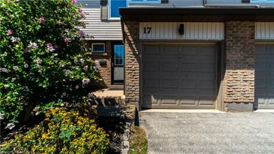 17 - 2411 Sovereign St, Townhouse with 3 bedrooms, 1 bathrooms and 2 parking in Oakville ON | Image 3