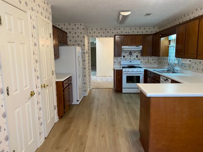 New LVP flooring in kitchen, two pantries | Image 10