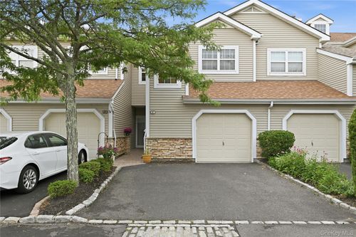 236-87 Carriage Ln, Plainview, NY, 11803-1525 | Card Image