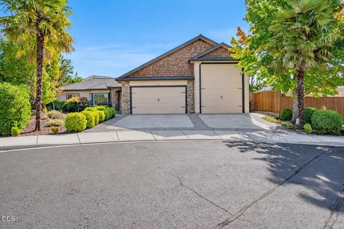 16 Milagros Ct, Eagle Point, OR, 97524-9592 | Card Image