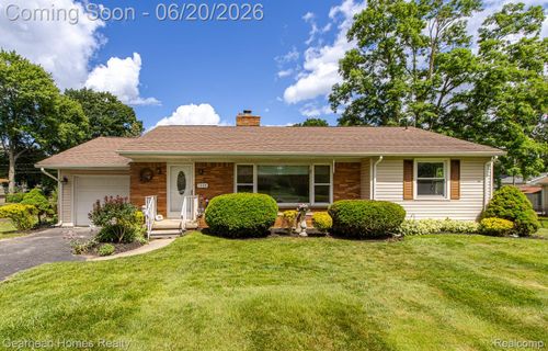 1224 Hira St, Waterford, MI, 48328-1516 | Card Image