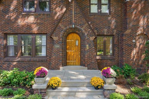 1144 Berkshire Rd, Grosse Pointe Park, MI, 48230-1341 | Card Image