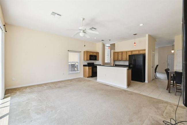 Kitchen/Family Room Combo | Image 8