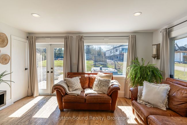 146 Sunset Blvd, House other with 3 bedrooms, 2 bathrooms and 8 parking in Georgian Bluffs ON | Image 4