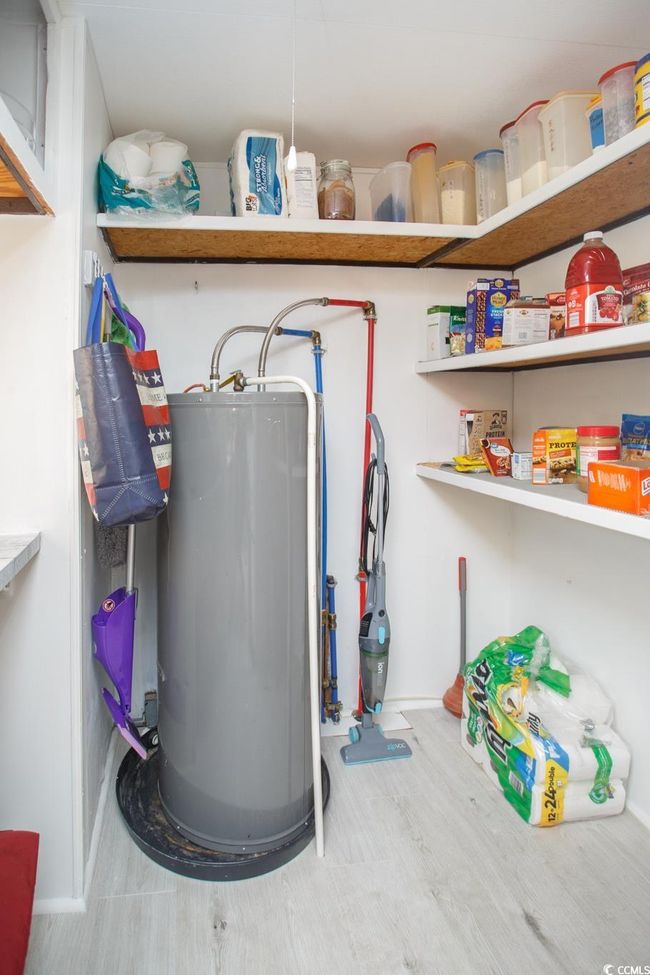 Utility room with water heater | Image 17