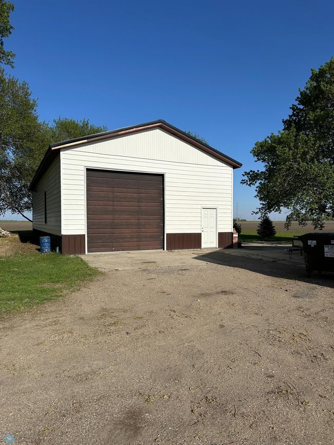 60x28 Vinyl sided, heated, insulated shop with concrete floor | Image 46
