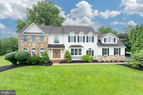 69 Fairfield Ln, Chester Springs, PA, 19425-2222 | Card Image