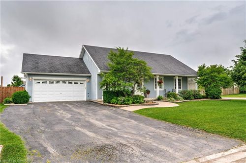 2 Oak Cres, Hagersville, ON, N0A1H0 | Card Image