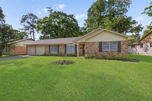 202 Oak Hollow St, Conroe, TX, 77301-1747 | Card Image