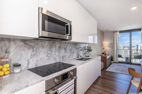 apt-3609-987 Queen St, Honolulu, HI, 96814-3328 | Card Image