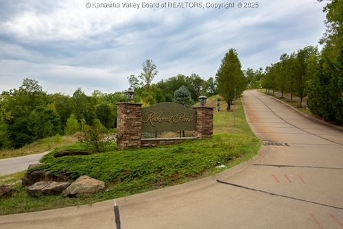 135 Oakview Rd, South Charleston, WV, 25309 | Card Image