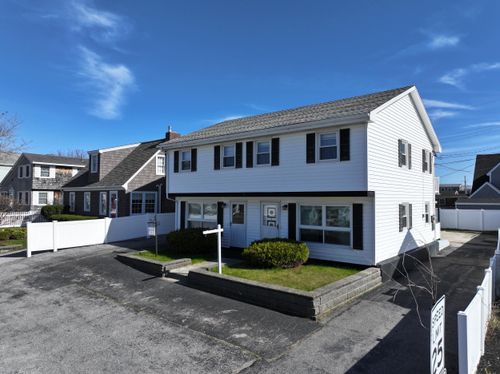 8 Nashua St, Seabrook, NH, 03874-4837 | Card Image
