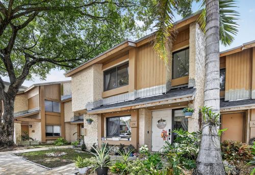124 Wimbledon Lake Dr, Plantation, FL, 33324-2423 | Card Image