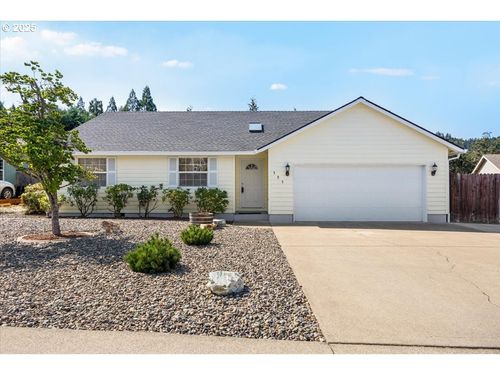 595 Se Parkway Dr, Winston, OR, 97496-9584 | Card Image