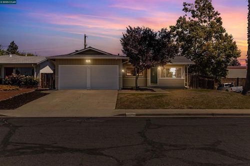 956 Chalet Dr, Concord, CA, 94518-2503 | Card Image