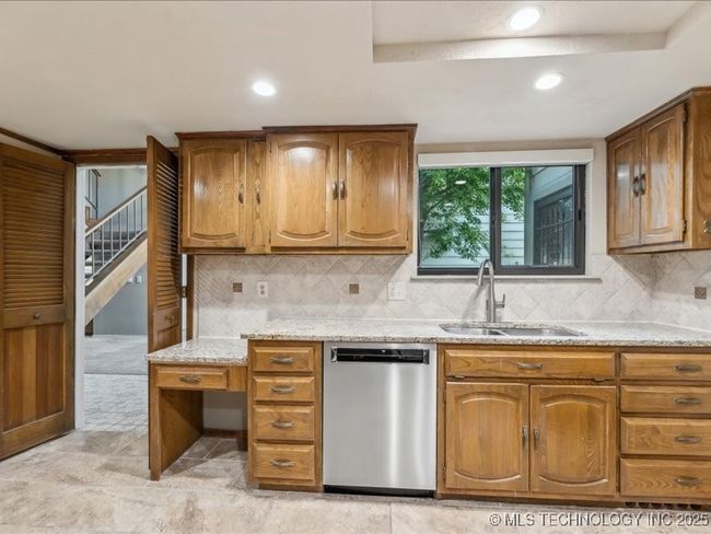 16 - 2832 84 Th St, Condo with 3 bedrooms, 2 bathrooms and null parking in Tulsa OK | Image 9