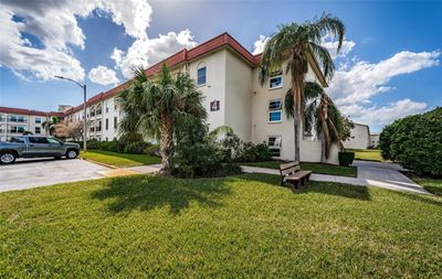 4304 - 2700 Bayshore Boulevard, Condo with 2 bedrooms, 1 bathrooms and null parking in Dunedin FL | Image 1