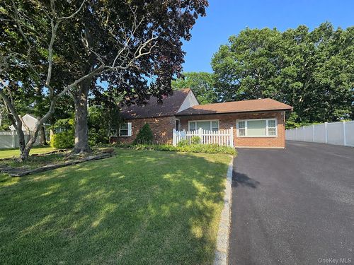 60 Meyer Ln, Medford, NY, 11763-4139 | Card Image