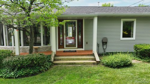 3507 Kawkawlin River Dr, Bay City, MI, 48706-1756 | Card Image