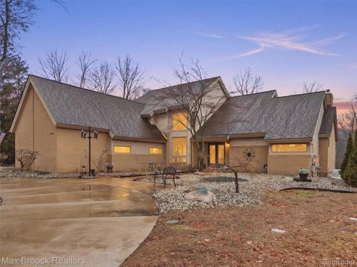 55618 Lordona Lane, Shelby Charter Township, MI, 48315 | Card Image