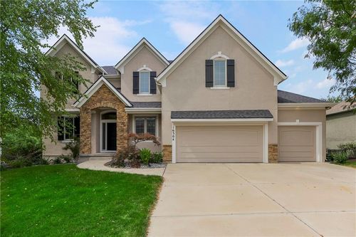 16304 Larsen St, Overland Park, KS, 66221-8520 | Card Image