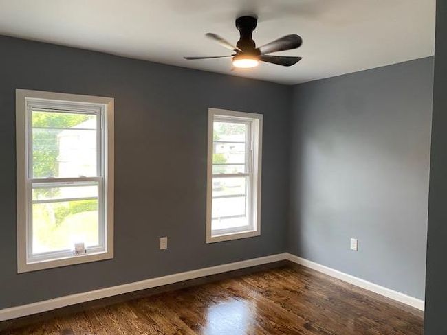 Unfurnished room with dark wood-style flooring and ceiling fan | Image 19