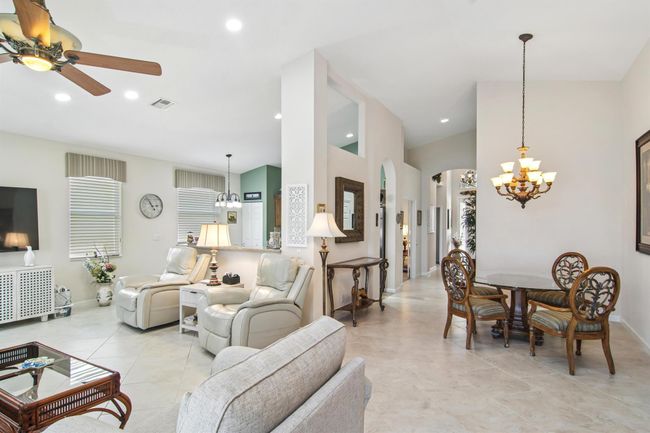 368 Nw Springview Loop, House other with 3 bedrooms, 2 bathrooms and null parking in Port St. Lucie FL | Image 12
