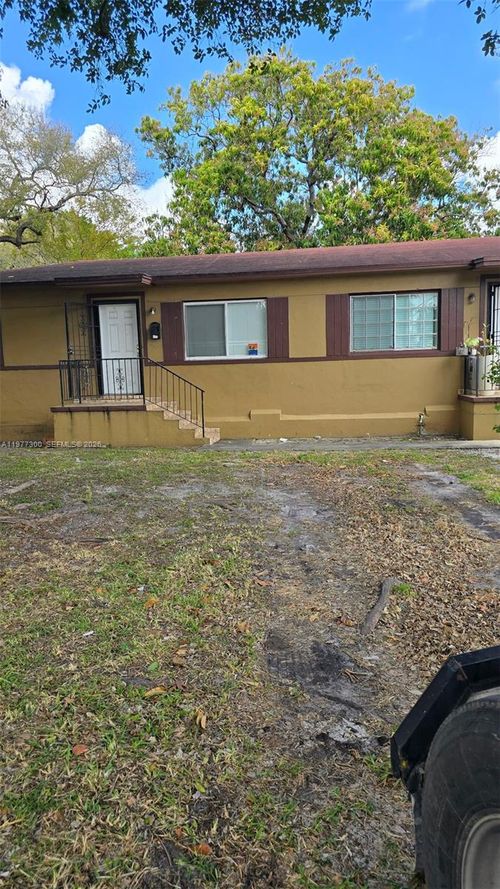 6910 Nw 5th Pl, Miami, FL, 33150-3914 | Card Image