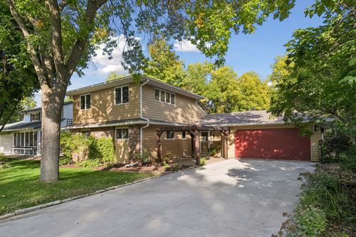 1868 Woodland Dr, Red Wing, MN, 55066-2950 | Card Image