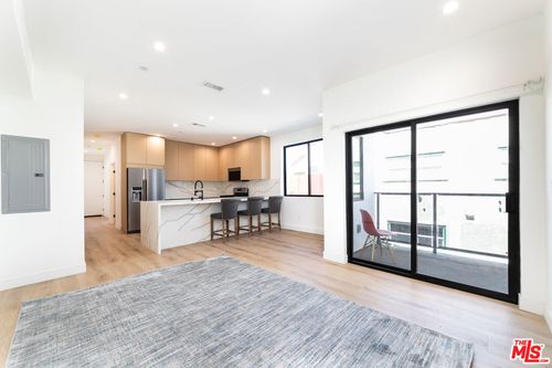 12-4615 St Charles Pl, LOS ANGELES, CA, 90019-5731 | Card Image